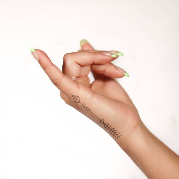 Finger Tattoos . . #fingertattoo #mischief #managed #letteringtattoo #arrow  #daggertattoo #finelinelettering #simepletattoo #linetattoo… | Instagram